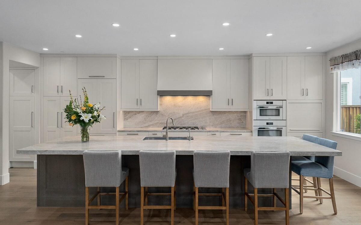 White Kitchen with Dark oak Island